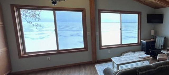 Leech lake cabin with gorgeous views! 2br/2ba pet friendly! 6 PERSON HOT TUB! in Walker