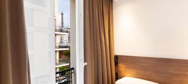 Les Suites Tour Eiffel in Paris