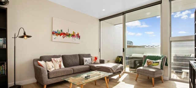 Light Filled Multi-Storey Townhouse + Carpark in Auckland