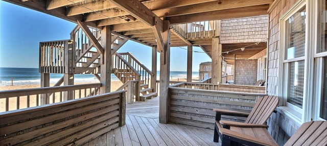 Lighthouse View Oceanfront Lodging in Buxton