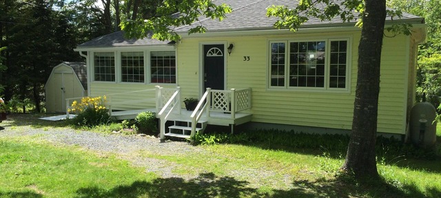 Lovely Lakefront Cottage near Sandy Beaches and Hiking/Biking Trail in Ingramport
