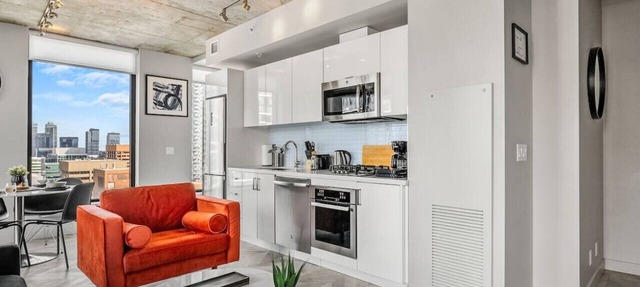 Luxe Modern Escape W/Tower Views in Calgary