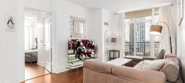 Luxurious 2BR/2BATH Condo- Steps from Square One in Mississauga