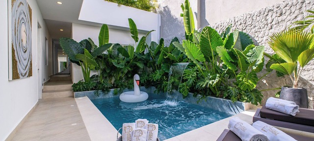 Luxury 5-Suite Villa, Pool, Maid, Deluxe Breakfast, Security, More in Cartagena de Indias