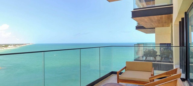 Luxury Oceanfront Condo | Marina Resort | 3BR | Pools | Sleeps 10 in Progreso