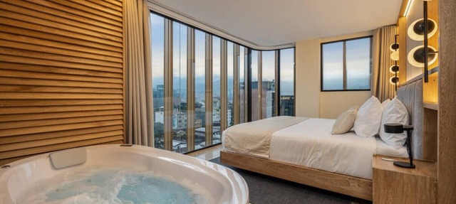 Luxury Suite with AC, Private Hot Tub & City View in Medellín