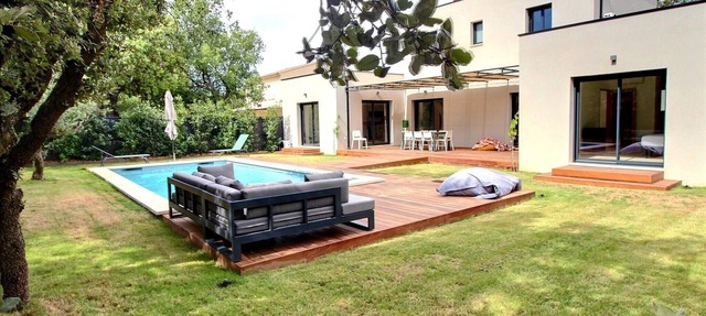 Magnificent New Villa in Saint-Didier with Pisicne in Saint-Didier