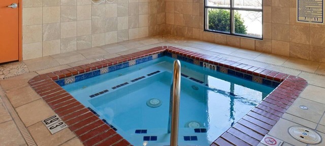 Make Your Trip More Enjoyable! 3 Relaxing Units, Indoor Pool, Pets Allowed! in Albuquerque