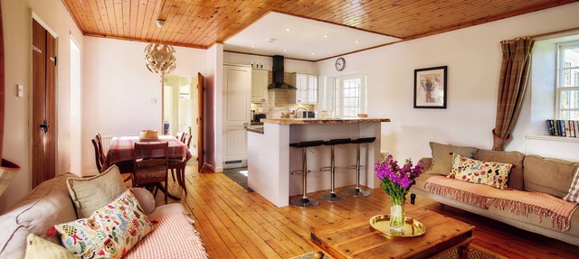 Mauldslie Hill Cottage - Sleeps 6 & Pet Friendly in Gorebridge