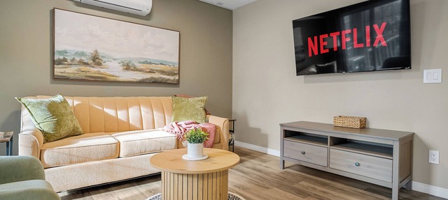 Modern 3 Beds, A/C, Underground Parking, Saddledome & Stampede in Calgary