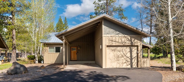 Modern Cabin close to Village 8 SHARC passes, 5 bikes, family friendly in Sunriver