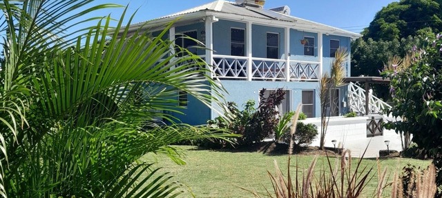 Modern, high standard, 100 metres to beach, short walk to Oistins in Oistins