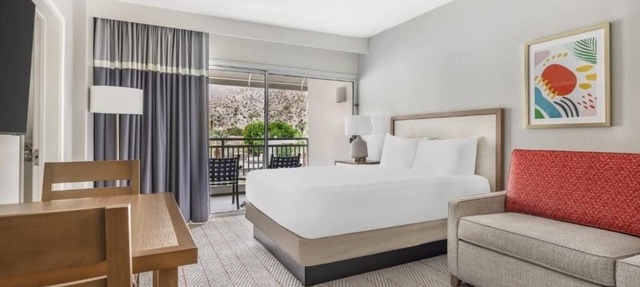 Modern Suite with Private Balcony and Gorgeous Pool Views for Relaxation in Palm Springs