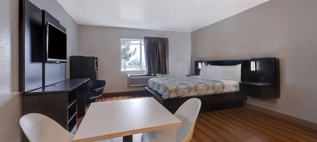 Motel 6 Buttonwillow, CA Central in Buttonwillow