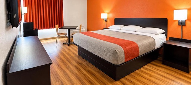 Motel 6-New Stanton, PA in New Stanton