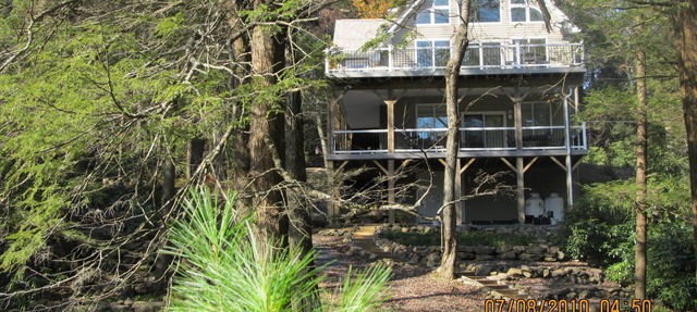 Mountain Vacationing At Its Best, 7 acres w/stocked trout pond w/hiking trails in Jim Thorpe