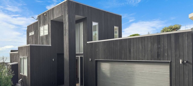 Murrays Gem l Modern 4bed Stunner l Sea View & Spa! in Auckland