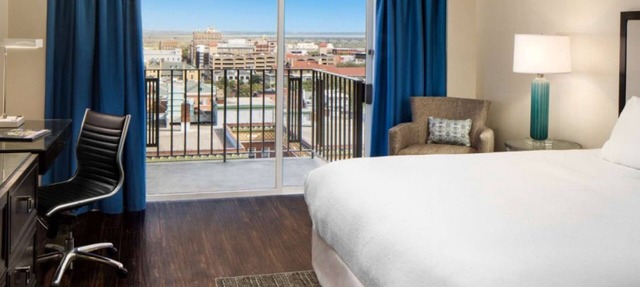 Near Forsyth Park | Rooftop Pool & City Strolls in Savannah