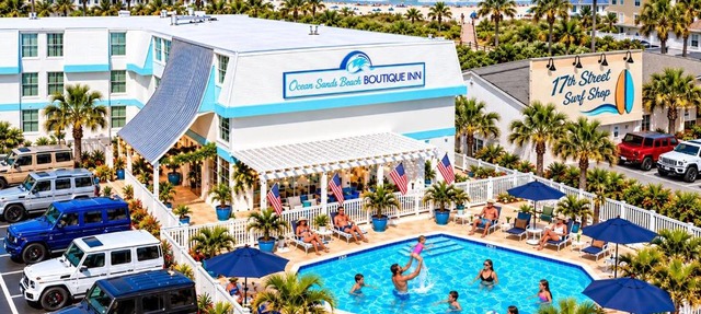 NEW 2026-Ocean Sands Beach Boutique Inn-24Hr Sauna and Salt-Mineral Pool-Free Beach Bikes and Famous Beach-Fresh Baked Cookies-Popcorn-In Room Bathrobes-Sunscreen-65 Inch TVsNetflix-Bedside Candy-Free Laundry- 4 Grand Black Beds-Call & Save-1-252-AHA-SAND in Kill Devil Hills