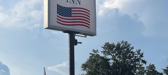 Newly remodeled 14-room hotel in charming St. Mary's . in St. Marys
