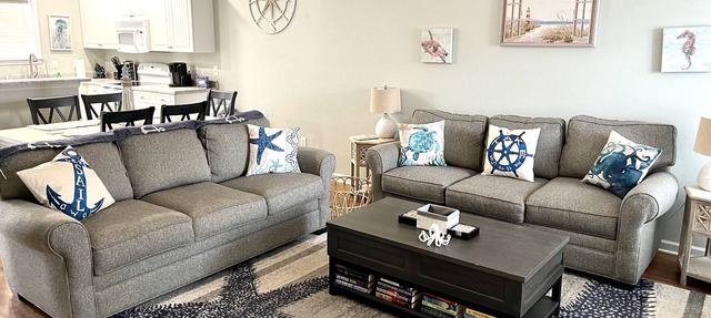 Newly renovated, clean & spacious condo in Southport