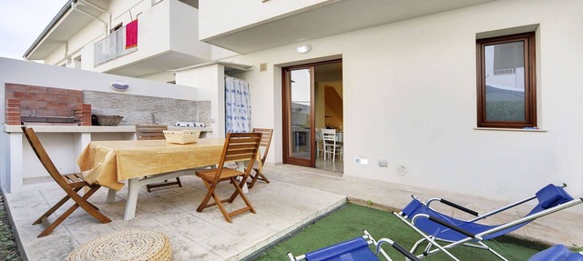Nice apartment for 4 guests with WIFI, A/C, TV and veranda in Punta Secca