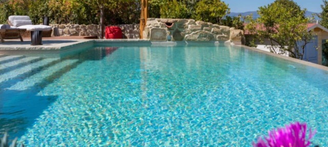 Nice apartment in villa for 2 people with WIFI, pool, hot tub, A/C, TV and panoramic view in Case Lunghe