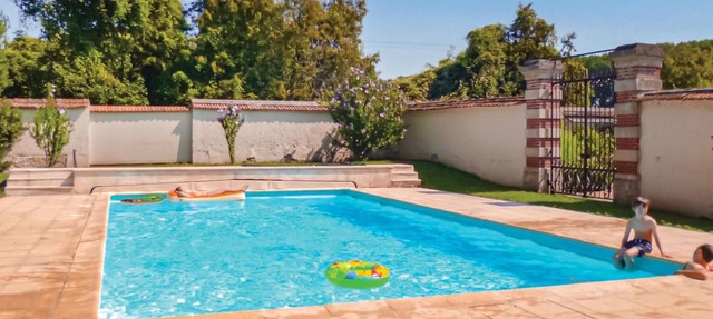 Nice apartment in Ocquerre with swimming pool in Ocquerre