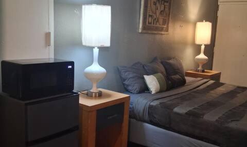 North - King Bed Hotel Studio 318 in Jackson