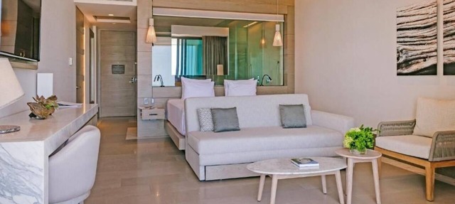 Ocean View Getaway with Pools, Golf and Beach Fun in Cancún