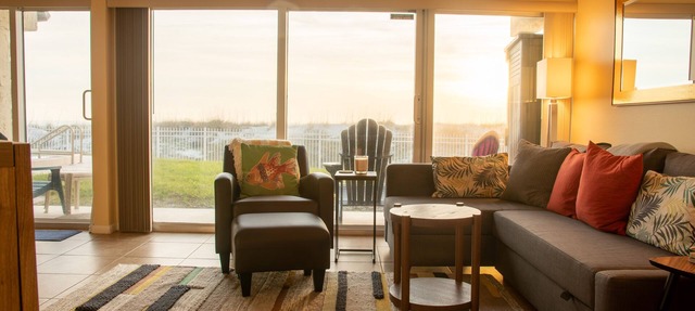 Oceanfront Beachdrifter - 2/2 Condo with lawn - no stairs, best parking in Jacksonville Beach