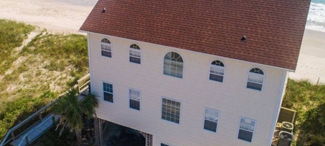 Oceanfront Oasis House 5 bedroom, 3.5 bath Elevator - Excellent Reviews in Holly Ridge