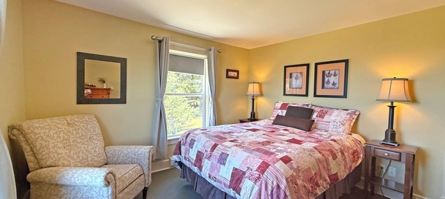 Oceanfront Suite with Relaxing Tub & Private Bath - Rm 2 in Gabriola