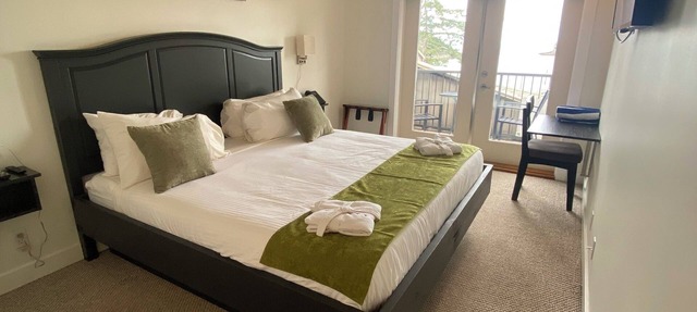 Oceanview King Bedroom - Mayne Island Resort in Mayne Island