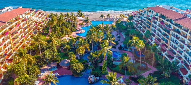 Oceanview two bedroom and two bathroom ,equipped Kit, Maid Service, Balcony in Puerto Vallarta