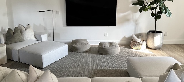 On Cloud Wine | Modern Bungalow | Bubbly Bar, Fire Pit, Badminton in Thorold