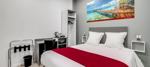 Paris Hotel in Clichy