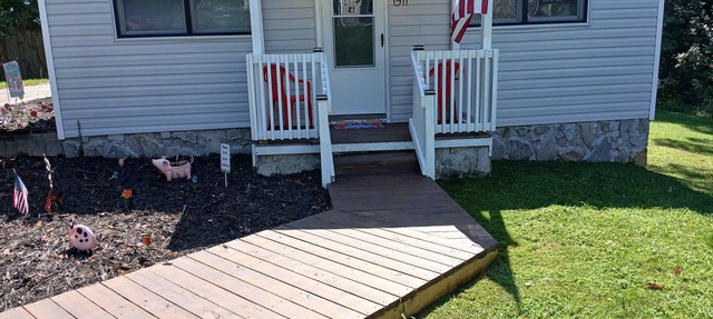 Pet Friendly, Single Home, private fenced yard. in Mount Airy