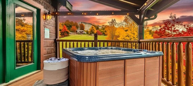 Pigeon Forge & Dollywood - Hot tub -Resort Pool in Pigeon Forge