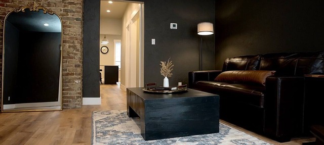Premium accommodations for up to 4 people in the heart of Downtown Greensburg in Greensburg