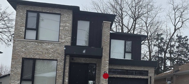 Private, Natural Light and High Ceiling Unit in Milton