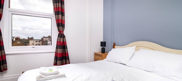 Private Room with Double Bed and Ensuite in Whitby