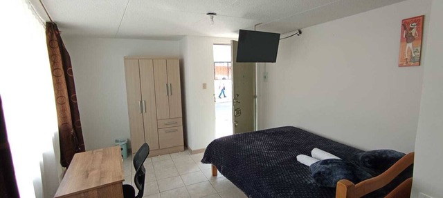 Private room with WiFi, Bogotá close to El Dorado Airport in Bogotá