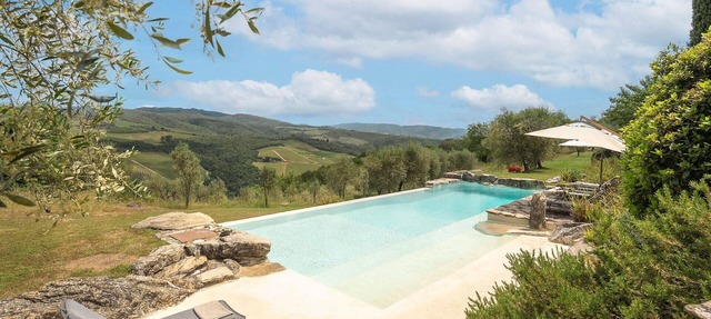 Private Villa with hot tub, WIFI, private pool, TV, patio, panoramic view, close to Greve In Chianti in Lucarelli