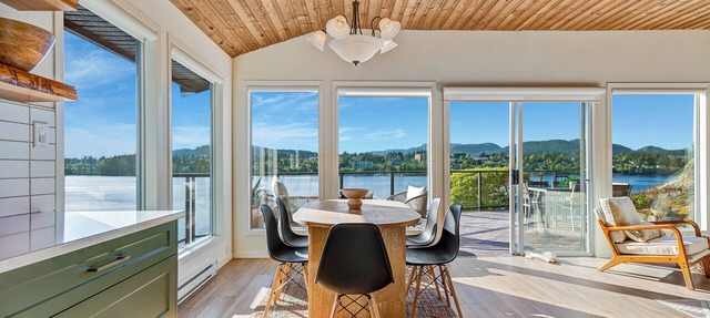 Quiet Luxury Waterfront Sanctuary: West Coast Family Escape with Private Dock in Sooke