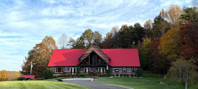 Red-Roof 17-Acre Cabin Estate with Hot Tub and Blue Ridge Views! in Lowgap