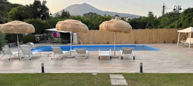 Relaxation with Jacuzzi and Pool between Pompeii and Capri in Trecase