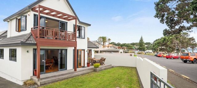 Remarkable Red Beach - Red Beach Holiday Home in Red Beach