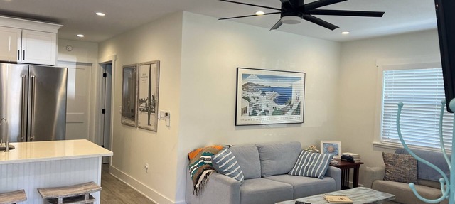 Remodeled 1 BR across from Beach. Restaurants, bars, shops. Extended stay rates. in Jacksonville Beach