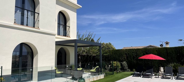 Renovated family home with secure swimming pool in Grasse